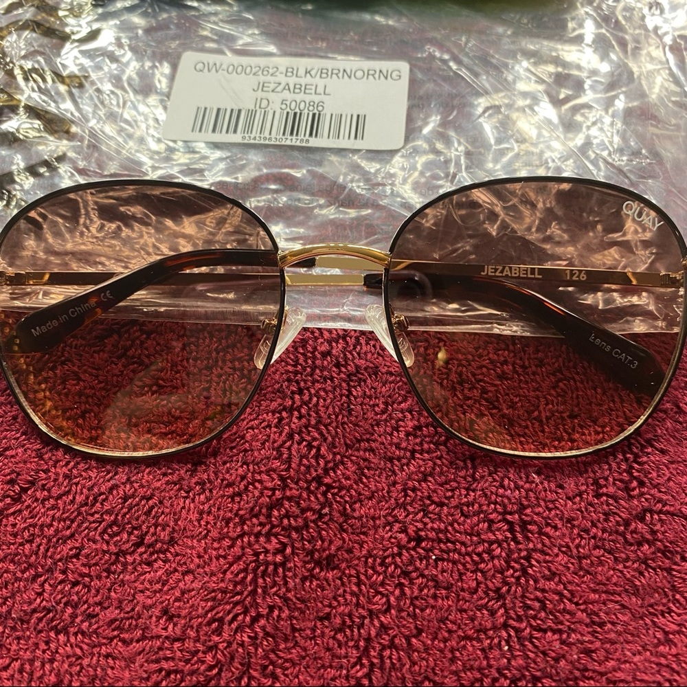 QUAY Jezabell Sunglasses